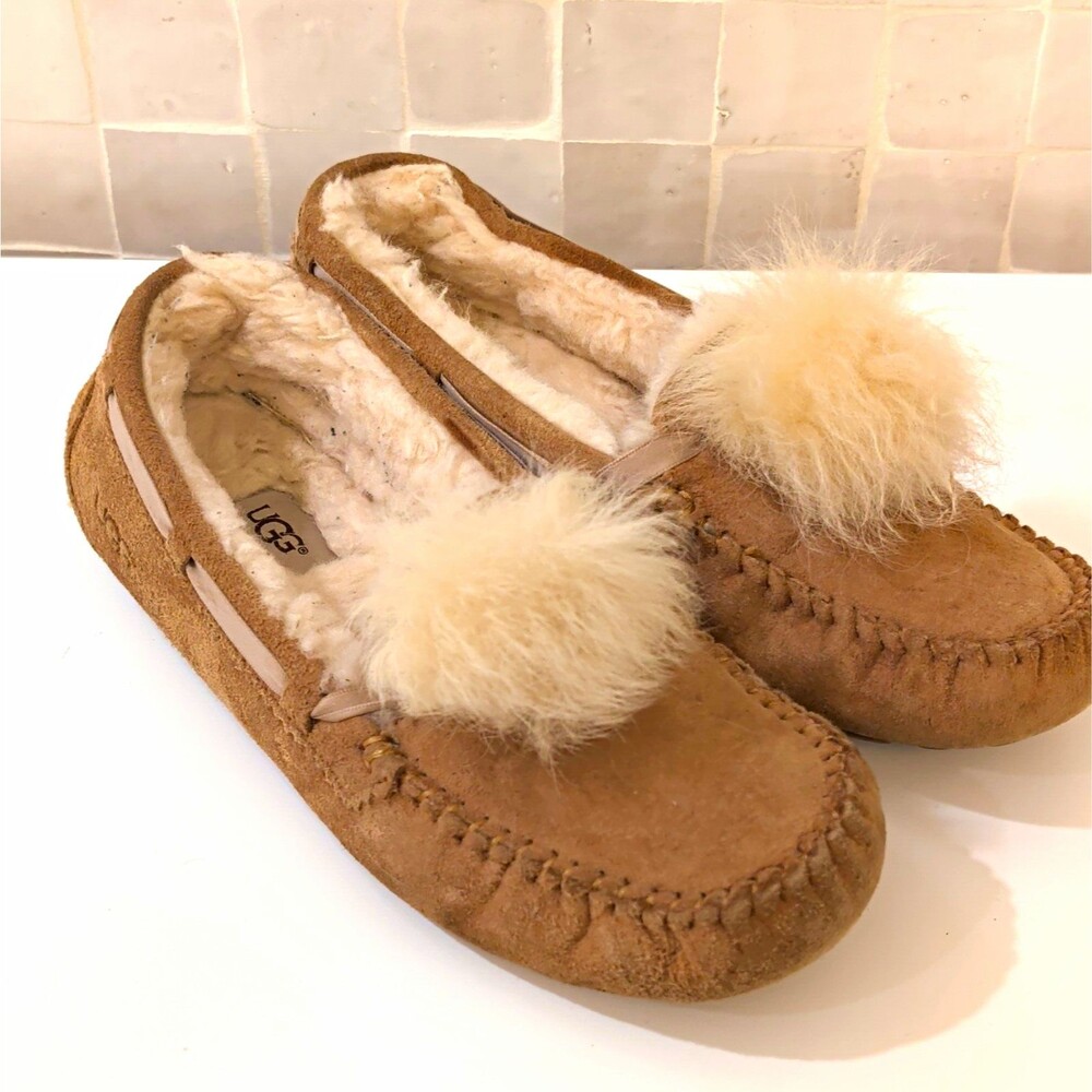 UGG Women’s Brown Suede Shearling Lined Pom Moccasin Slippers US 8 EU39